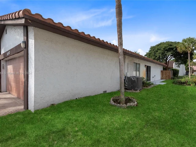 500 NE 195th St, Miami FL 33179