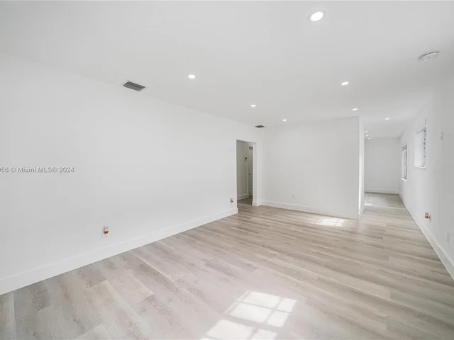 810 NW 117th St, Miami FL 33168