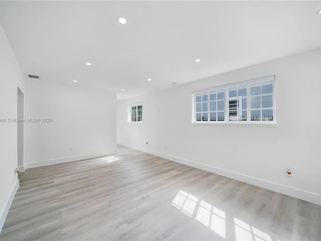 810 NW 117th St, Miami FL 33168