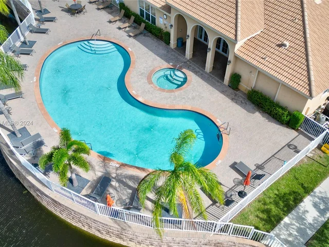 5919 Monterra Club Dr, Lake Worth FL 33463