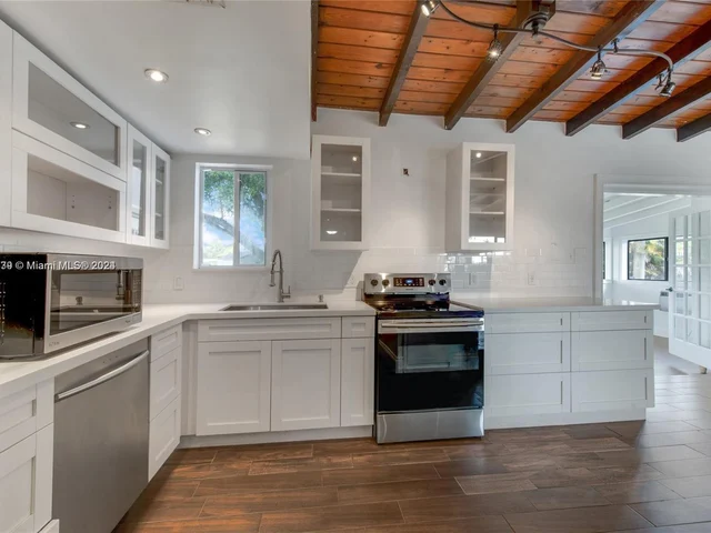 9005 SW 56th St # 0, Miami FL 33165