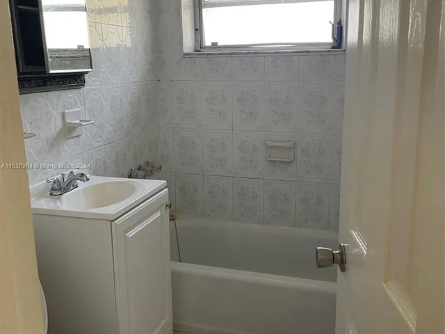 115 Virginia RD # 115, Hollywood FL 33023