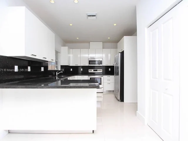 15545 SW 12th Ter, Miami FL 33194