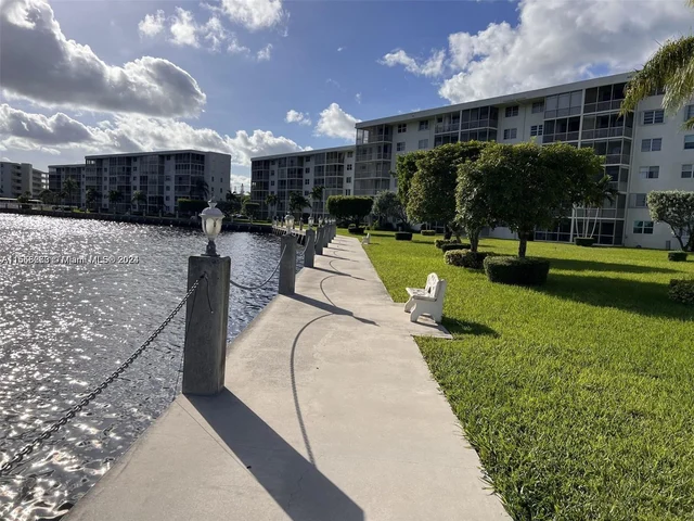 2859 Leonard Dr # G304, Aventura FL 33160