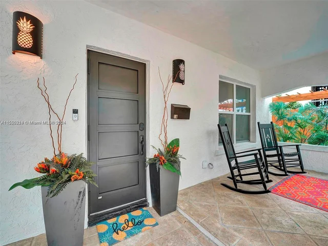 18 NE 42nd St, Miami FL 33137