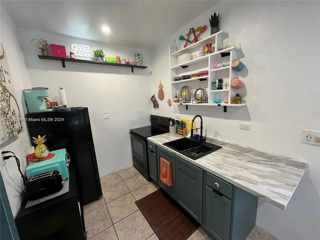 18 NE 42nd St, Miami FL 33137