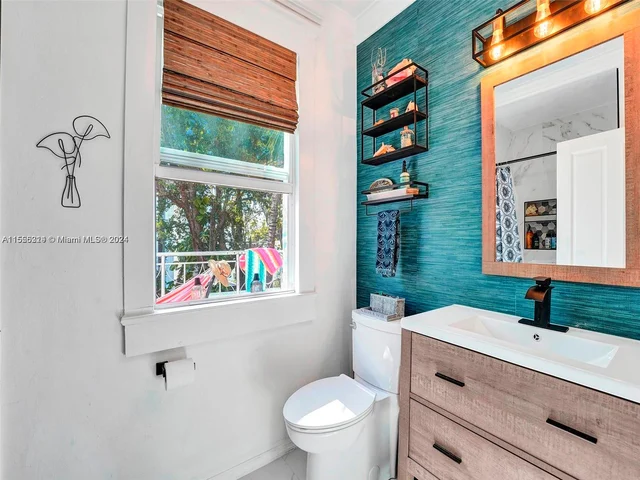 18 NE 42nd St, Miami FL 33137