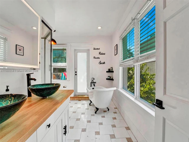 18 NE 42nd St, Miami FL 33137