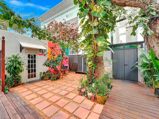 18 NE 42nd St, Miami FL 33137