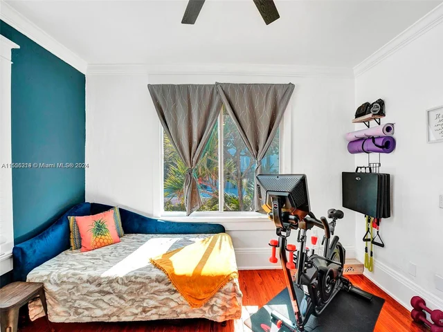 18 NE 42nd St, Miami FL 33137