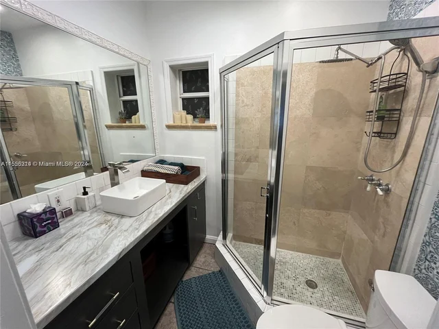 18 NE 42nd St, Miami FL 33137