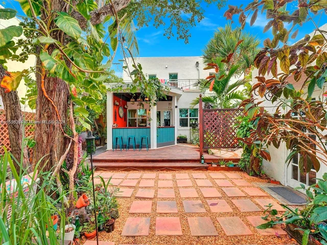 18 NE 42nd St, Miami FL 33137