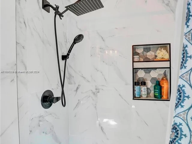 18 NE 42nd St, Miami FL 33137