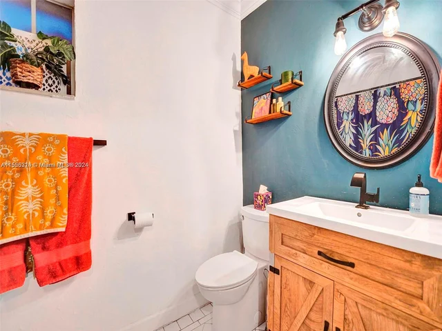 18 NE 42nd St, Miami FL 33137