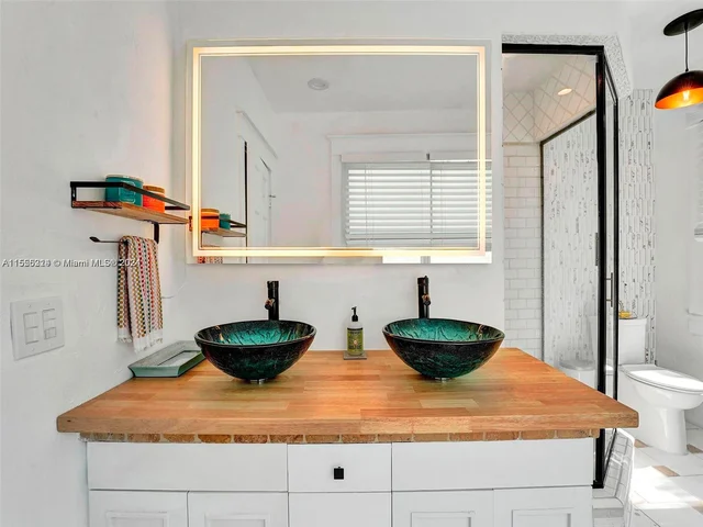 18 NE 42nd St, Miami FL 33137