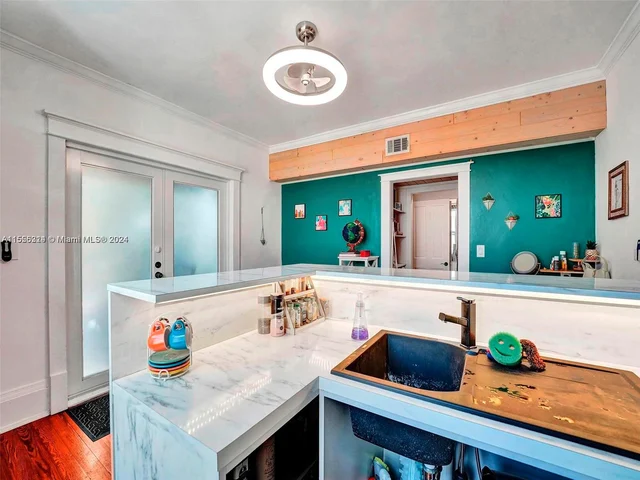 18 NE 42nd St, Miami FL 33137