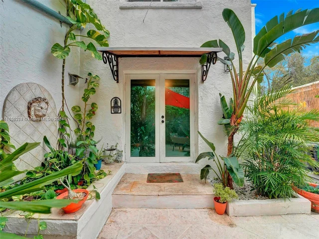 18 NE 42nd St, Miami FL 33137