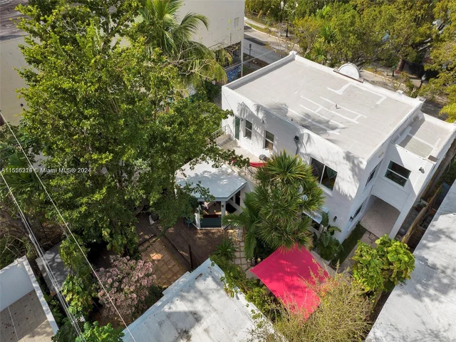 18 NE 42nd St, Miami FL 33137