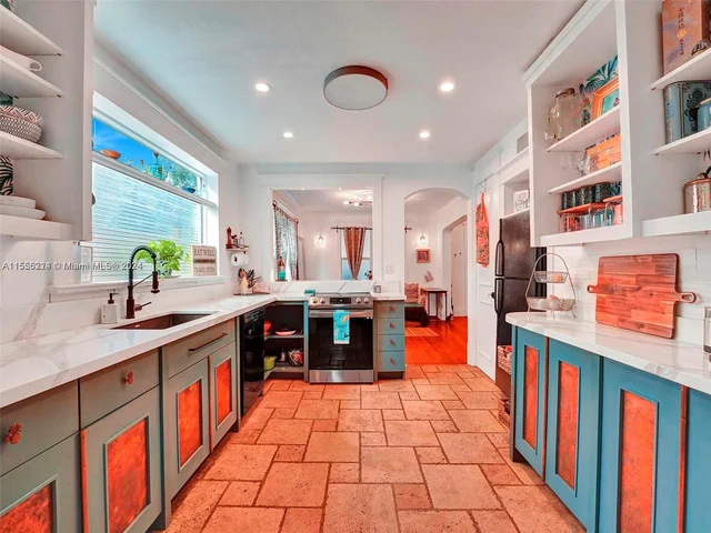 18 NE 42nd St, Miami FL 33137