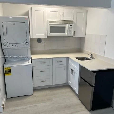 130 Golden Isles Dr # 1, Hallandale Beach FL 33009