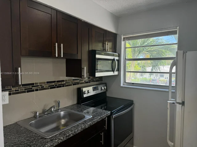 8262 NE 1st Ave # 5, Miami FL 33138