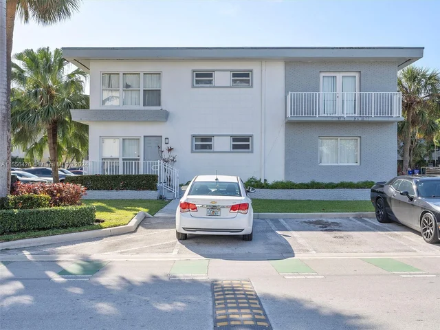 1075 101st St # 4, Bay Harbor Islands FL 33154