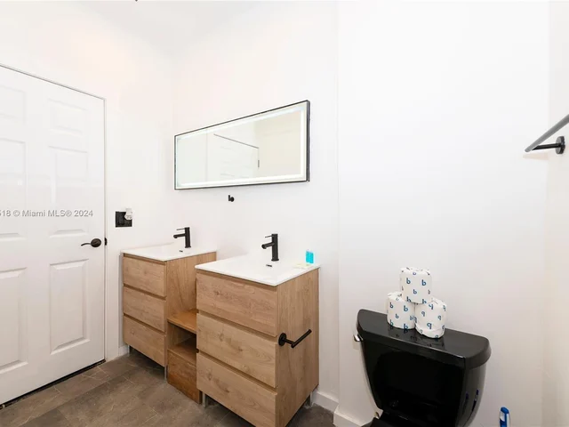 20 NE 49th St # 0, Miami FL 33137