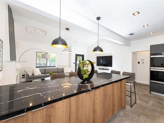 20 NE 49th St # 0, Miami FL 33137