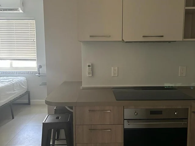 245 NE 33 ST # 206, Miami FL 33137