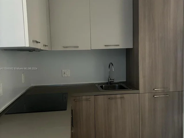 245 NE 33 ST # 206, Miami FL 33137