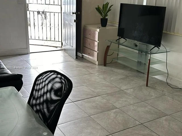 3100 NW 91st St # 1, Miami FL 33147