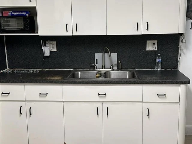 3100 NW 91st St # 1, Miami FL 33147