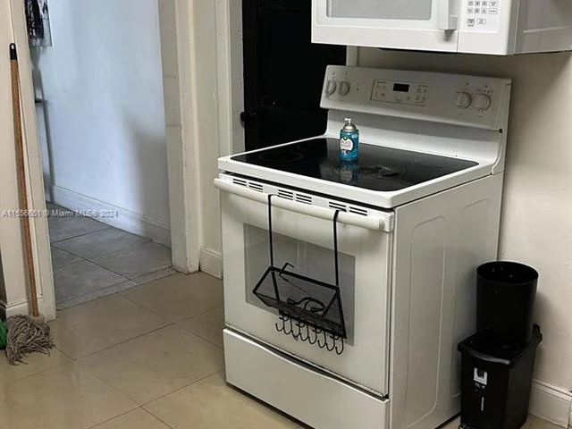 3100 NW 91st St # 1, Miami FL 33147