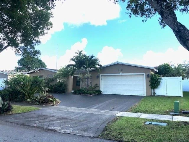 9240 SW 56th St, Cooper City FL 33328