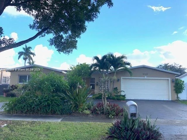 9240 SW 56th St, Cooper City FL 33328