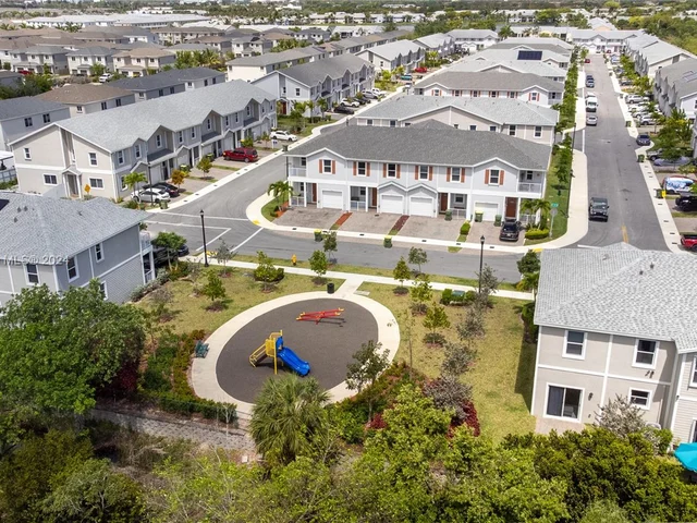 903 SE 19th St, Homestead FL 33034