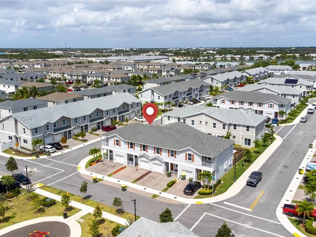 903 SE 19th St, Homestead FL 33034