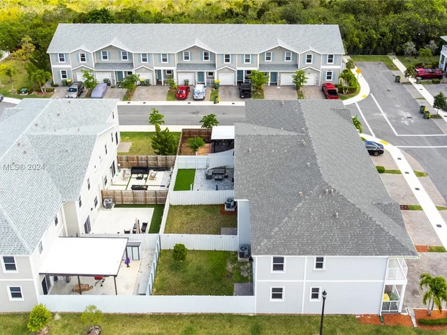 903 SE 19th St, Homestead FL 33034