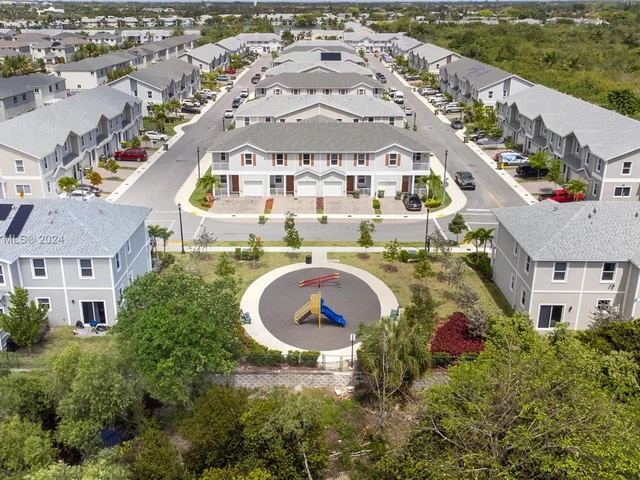 903 SE 19th St, Homestead FL 33034