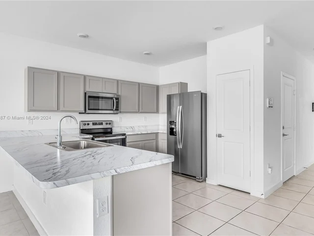 903 SE 19th St, Homestead FL 33034