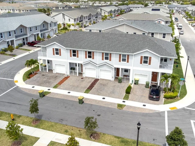 903 SE 19th St, Homestead FL 33034