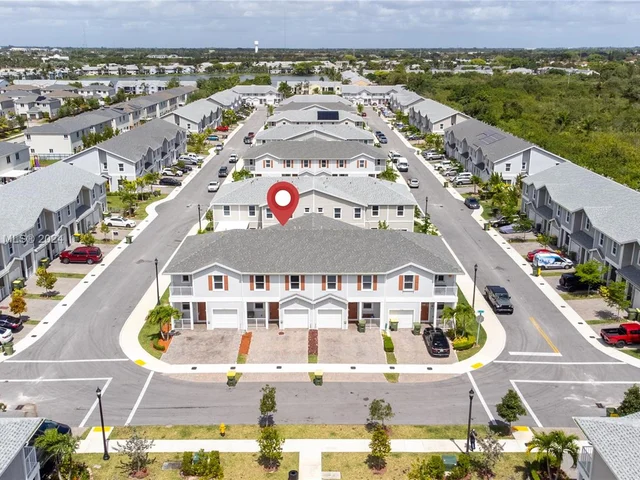 903 SE 19th St, Homestead FL 33034