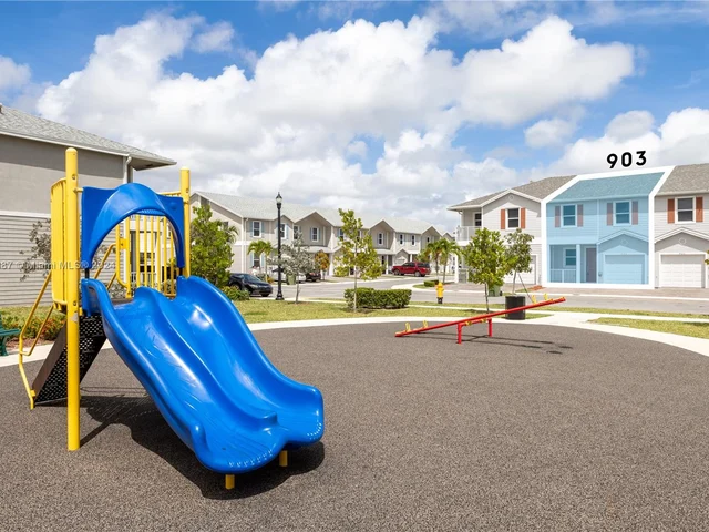 903 SE 19th St, Homestead FL 33034