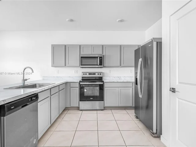 903 SE 19th St, Homestead FL 33034