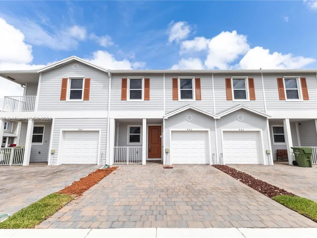 903 SE 19th St, Homestead FL 33034