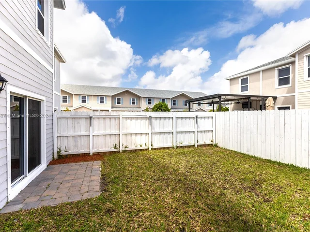 903 SE 19th St, Homestead FL 33034