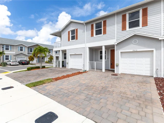 903 SE 19th St, Homestead FL 33034