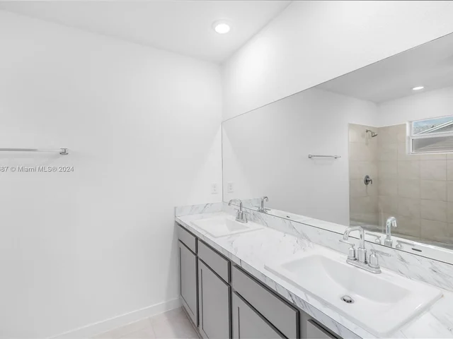 903 SE 19th St, Homestead FL 33034