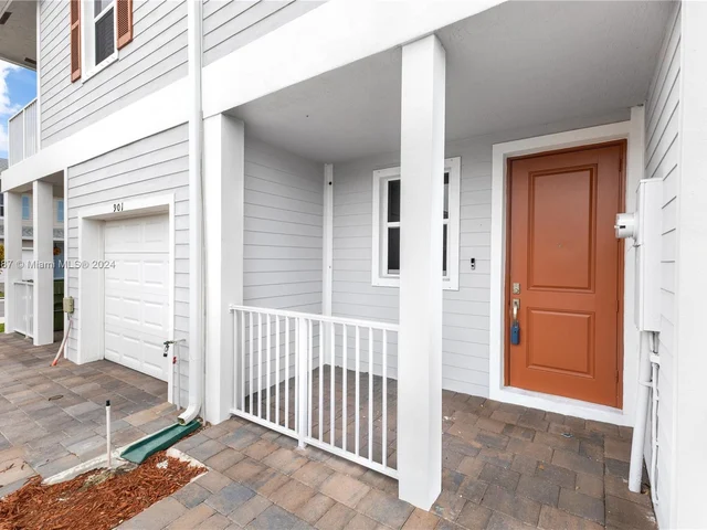 903 SE 19th St, Homestead FL 33034