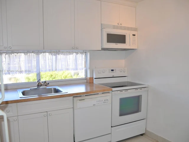 17021 N Bay Rd # 510, Sunny Isles Beach FL 33160